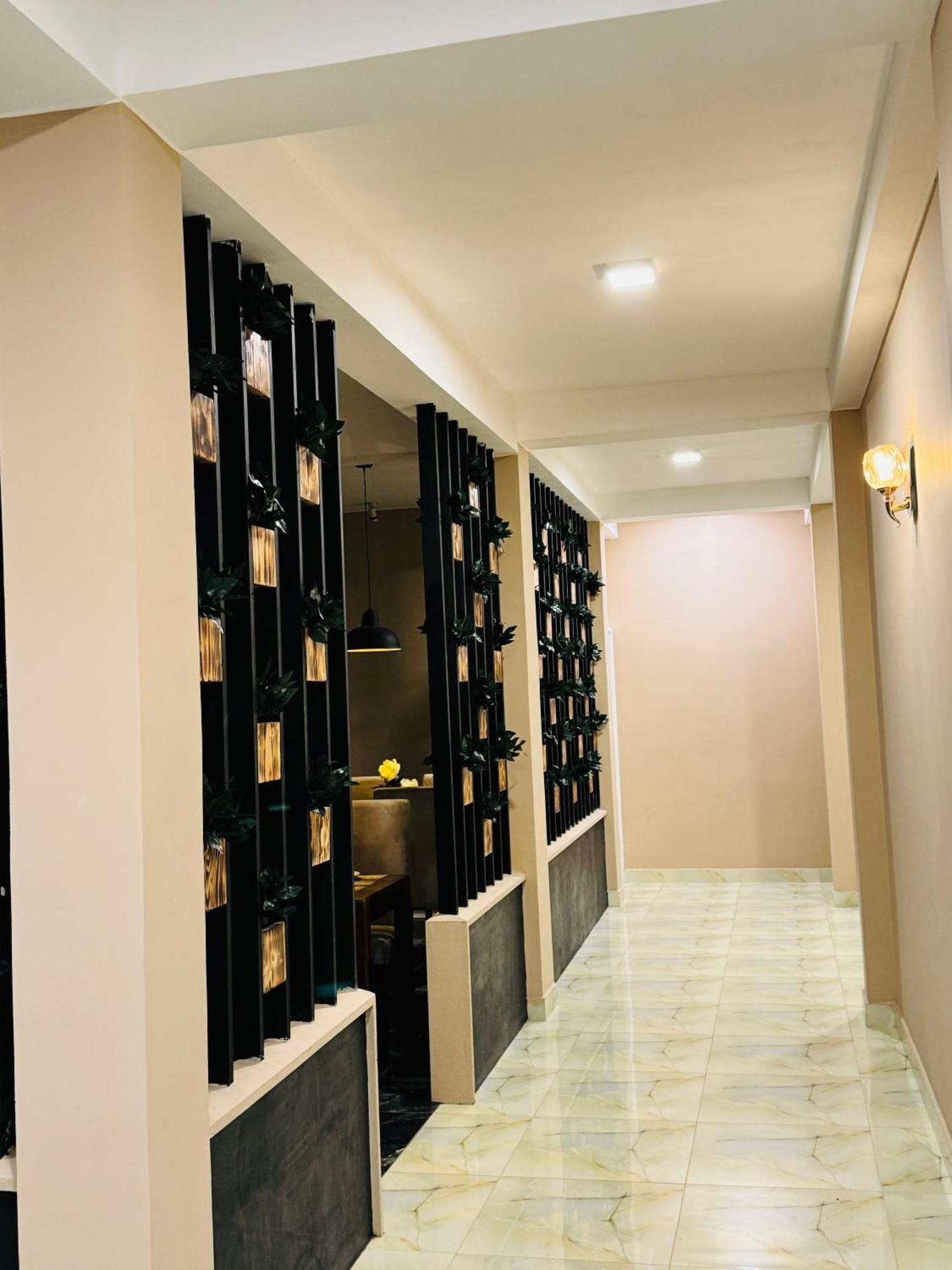 Royal Bliss Hotel Нувара-Элия Экстерьер фото