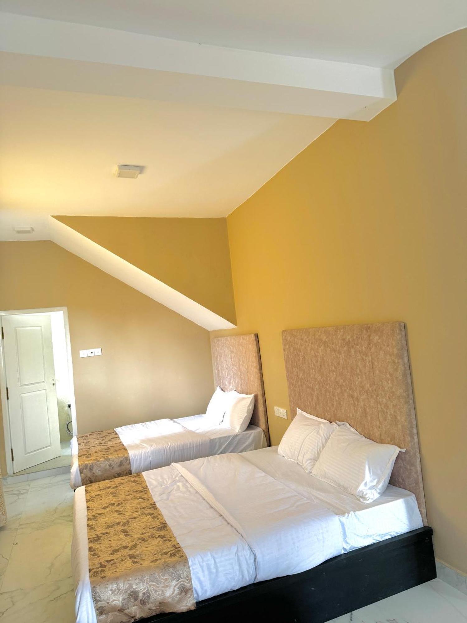 Royal Bliss Hotel Нувара-Элия Экстерьер фото